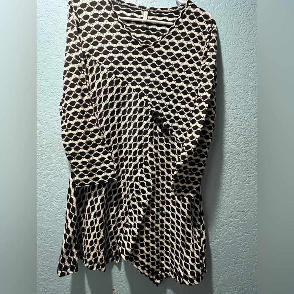 LINDI Black and Cream Geometric Mini Dress